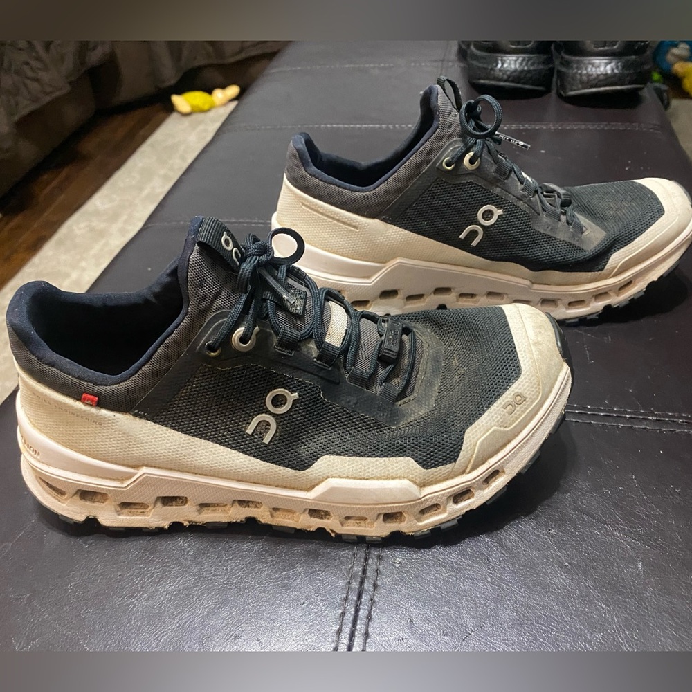 Women’s ON Cloud Ultras, size 7